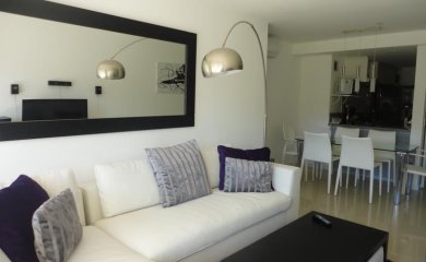 Moderno apartamento de 2 dormitorios en la Brava con muy buenos servicios!