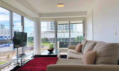 Apartamento de tres dormitorios, edificio con buenos servicios.