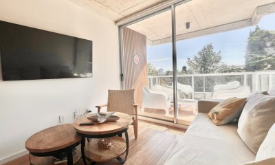 Apartamento de 2 Dormitorios en Venta, Playa Mansa.