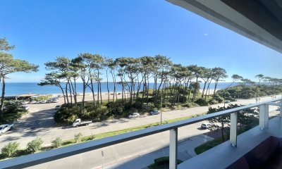 Departamento Reciclado en Playa Mansa Punta del Este en Venta