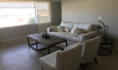 Apartamento de Tres Dormitorios en Península - Venta