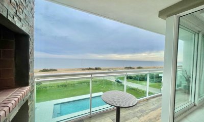 Apartamento de un dormitorio y medio en alquiler temporal, frente al mar en playa mansa.