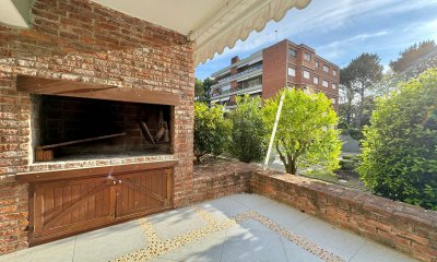 Apartamento en Venta de Tres dormitorios cerca del mar