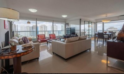 Venta de apartamento de 3 dormitorios con excepcionales vistas