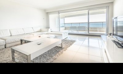 Apartamento central con isla en torre Premiun de Punta del Este - Torre Lobos, Playa Brava