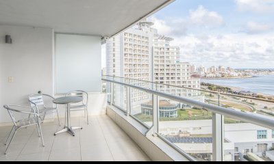 Apartamento de dos dormitorios en Playa Mansa en Venta