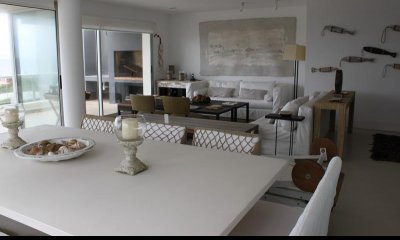 Apartamento en Playa Brava Punta del Este  Tres dormitorios + Dependencia
