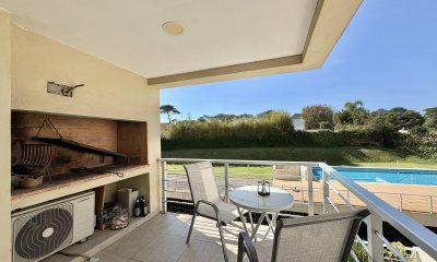Apartamento de un dormitorio en Playa Mansa de Punta del Este con Parrillero
