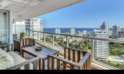 Apartamento en torre one de tres y servicio en venta
