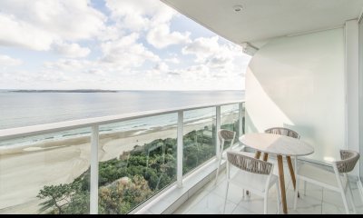 Apartamento de tres dormitorios en suites en Paramount Smart Tower en Venta