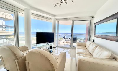 Apartamento en primera fila en venta con 2 parrilleros propios.