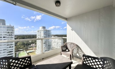 Apartamento En Venta en Punta del Este Avda. Roosevelt Reciclado