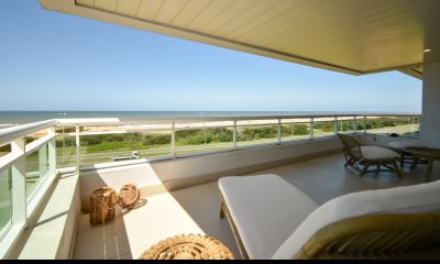 Venta de exclusivo PentHouse sobre playa Brava, Punta del Este