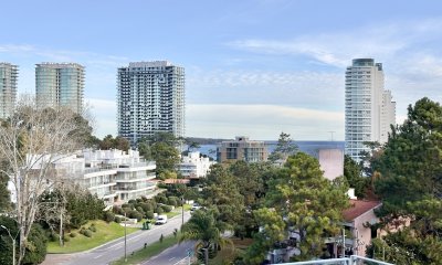Apartamento monoambiente en venta en playa mansa con vista al mar