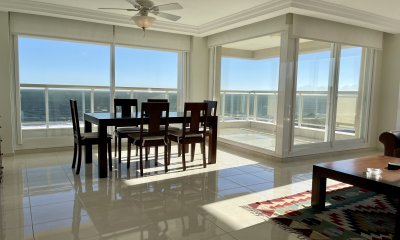 Venta de apartamento esquinero Le Jardin Punta del Este
