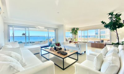 Apartamento de tres suites y dependencia en Torre Lobos en Venta