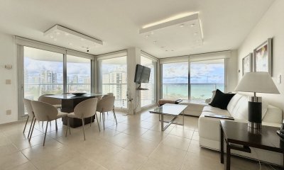 Apartamento de tres dormitorios en Playa Mansa