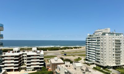 Apartamento  Icon Brava en Alquiler de Tres Dormitorios