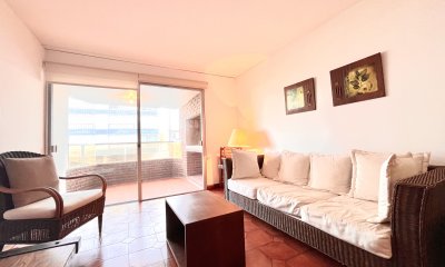 Apartamento 3 Dormitorios en Venta Primera linea Playa Mansa.