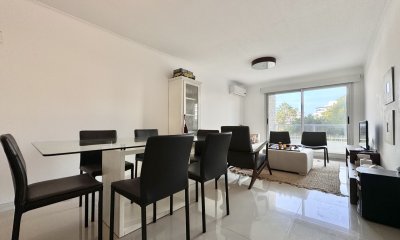 Apartamento de tres dormitorios en venta, Punta del Este.