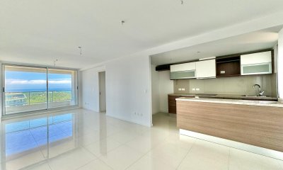 Apartamento de tres dormitorios en venta en Roosevelt, Punta del Este