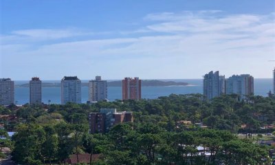 Excelente Apartamento de Dos Dormitorios con Vista al Mar - Punta del Este