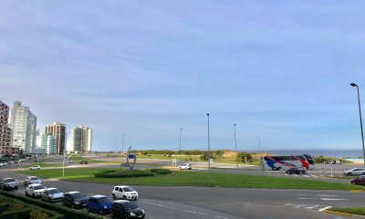 Apartamento de tres dormitorios con vista al mar.