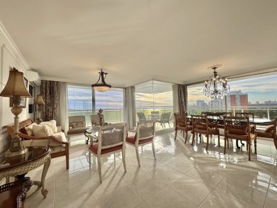 Coral tower, unit 1301