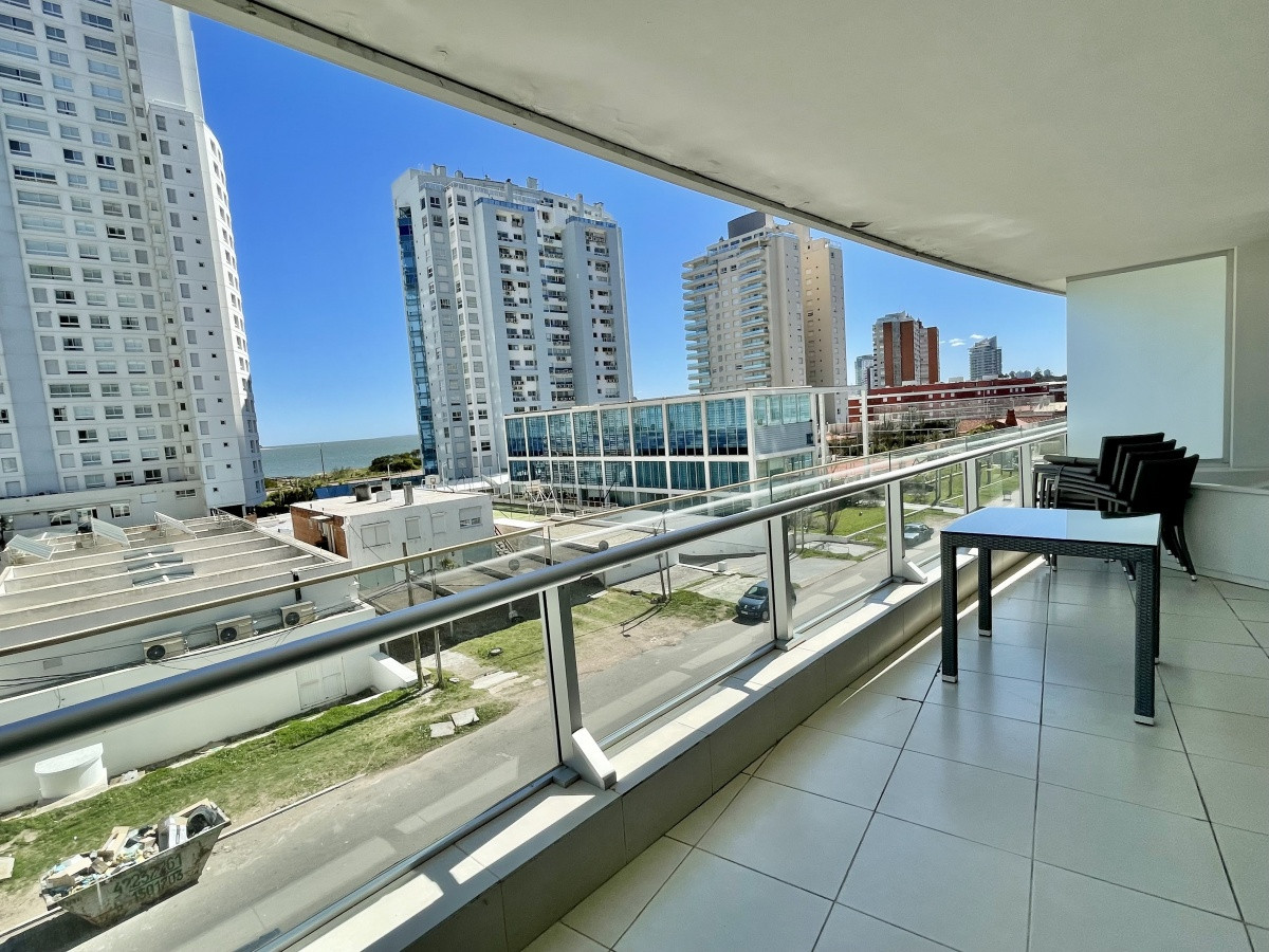 Season Tower Punta del Este Departamento en Venta