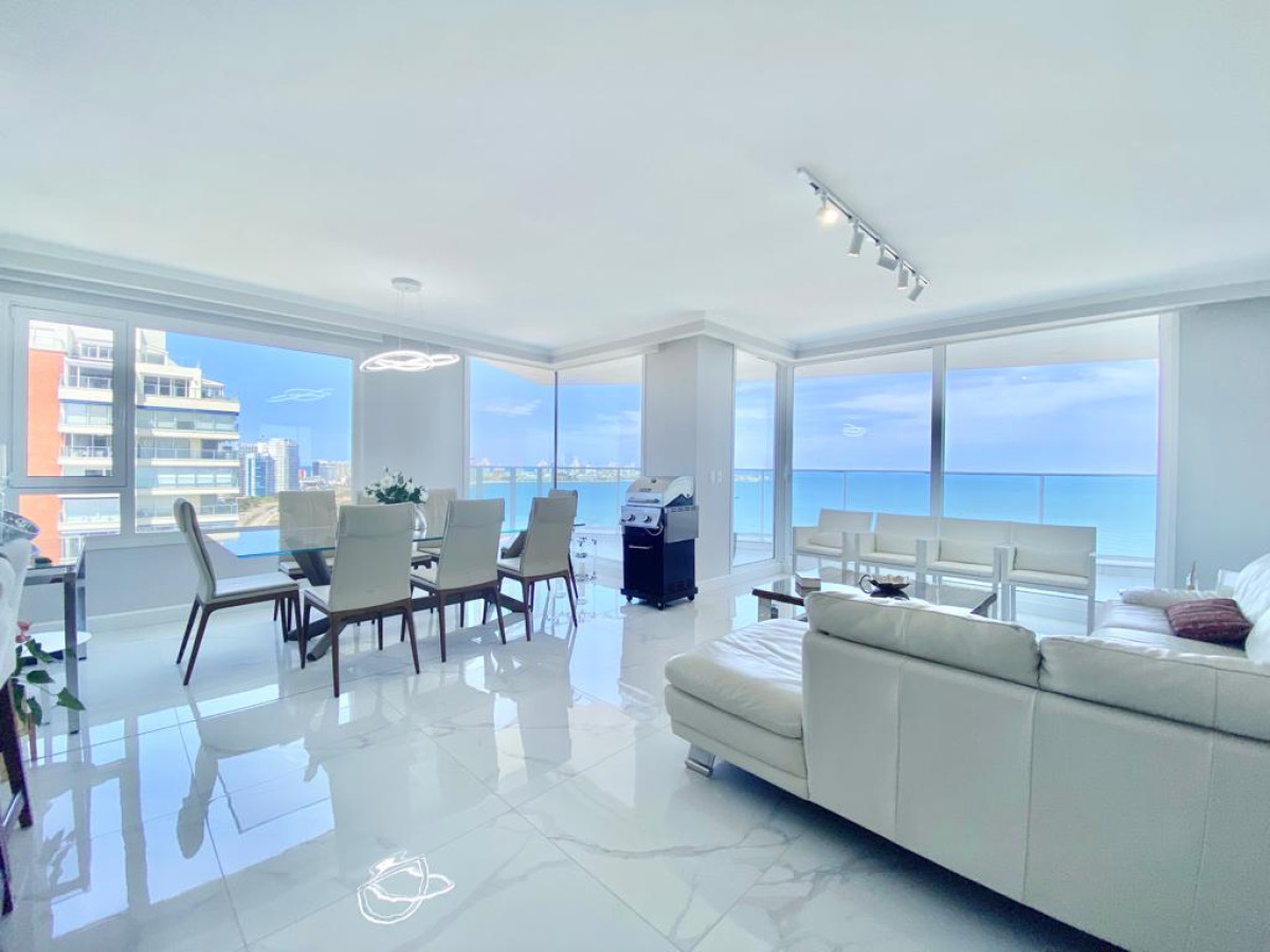 Paramount esquinero de tres dormitorios en suites mas dependencia con baño en Paramount Smart Tower en Venta