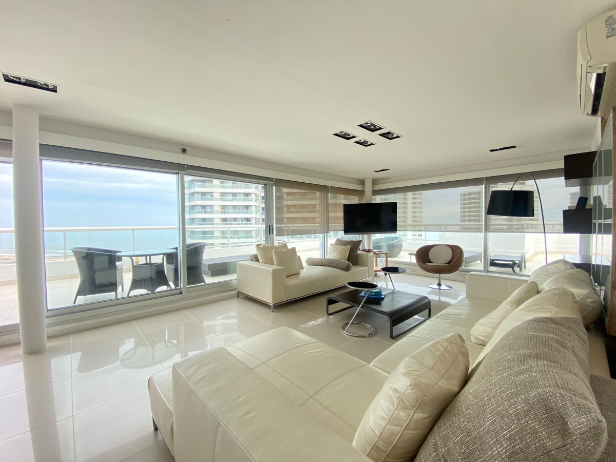 Penthouse en playa brava 3 suites y dependencia en Quartier del Mar