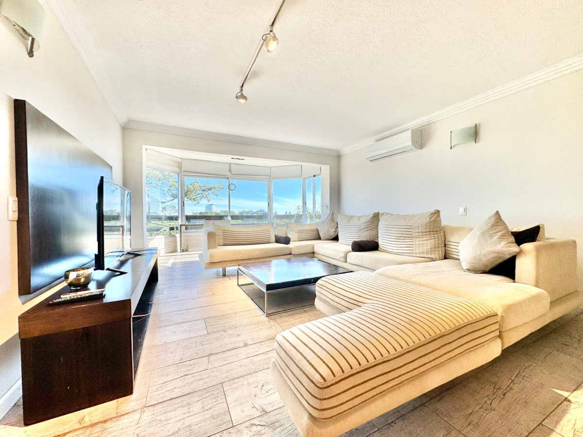 Apartamento en Bora Bora 3 Dormitorios y Dependencia