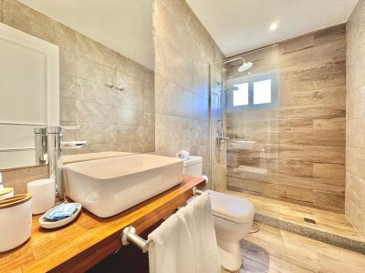 casa de tres dormitorios en solanas en venta - ccp36820c