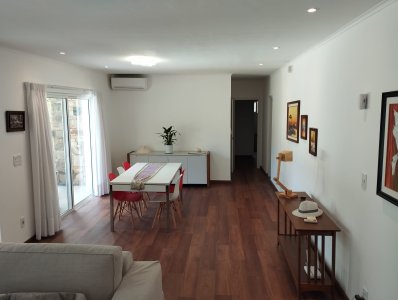 casa en punta ballena a 2 cuadras del mar con tres dormitorios y servicio  - ccp37236c