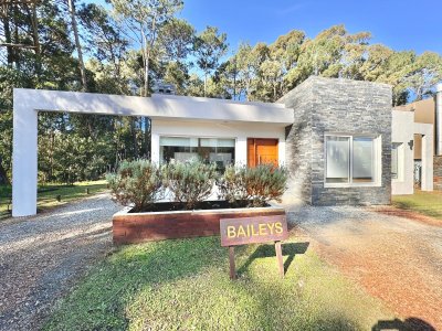 casa de tres dormitorios en solanas en venta - ccp36820c