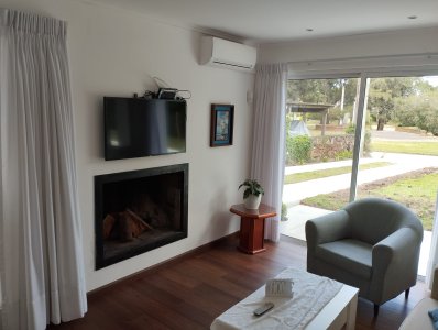 casa en punta ballena a 2 cuadras del mar con tres dormitorios y servicio  - ccp37236c