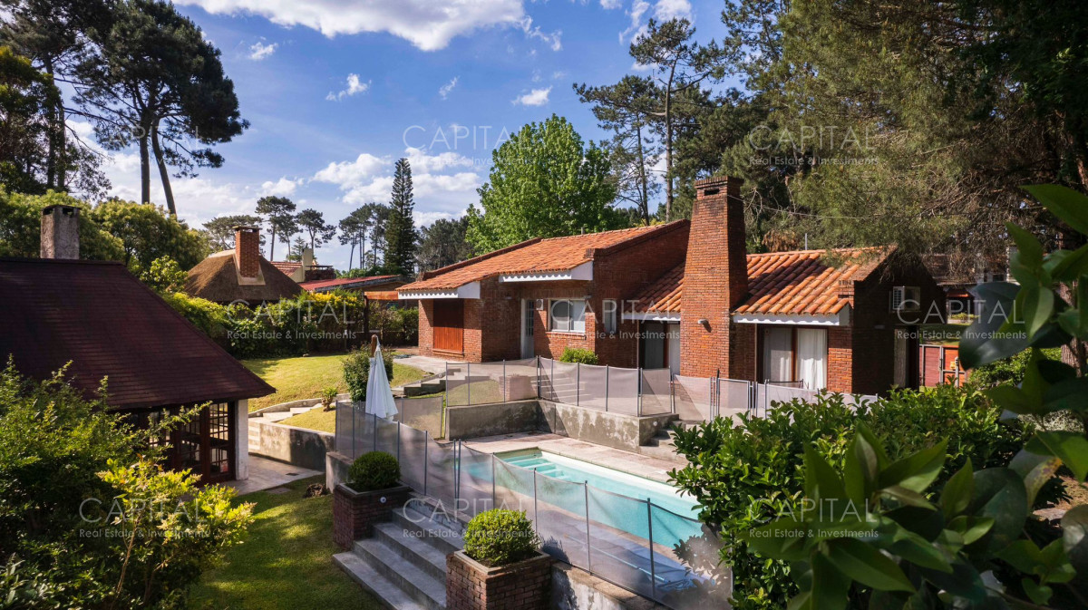 Casa ID.37788 - Casa de tres dormitorios y servicio en Venta en Pinares