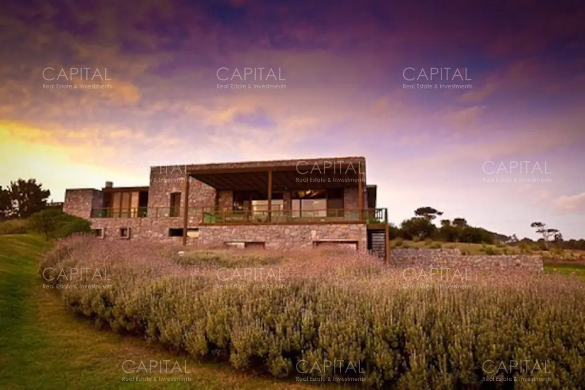 casa de ocho dormitorios en jose ignacio en barrio privado club de mar en alquiler - ccp33774c