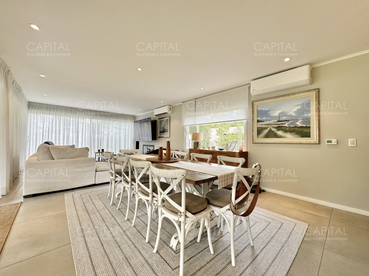 Casa de cinco dormitorios en Barrio Privado Carmel. - CCP39813C