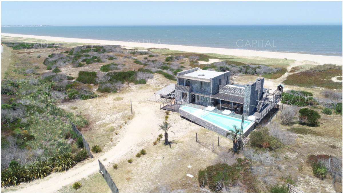 Casa en Jose Ignacio Santa Mónica Vistas incomparables y distribución excepcional - CCP39228C