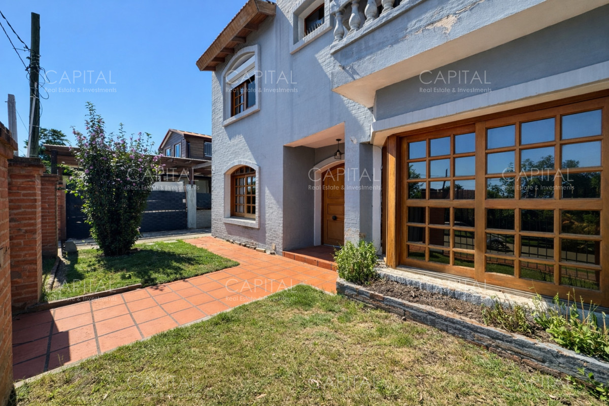 Casa de Cuatro dormitorios en Venta en Maldonado  - CCP39853C