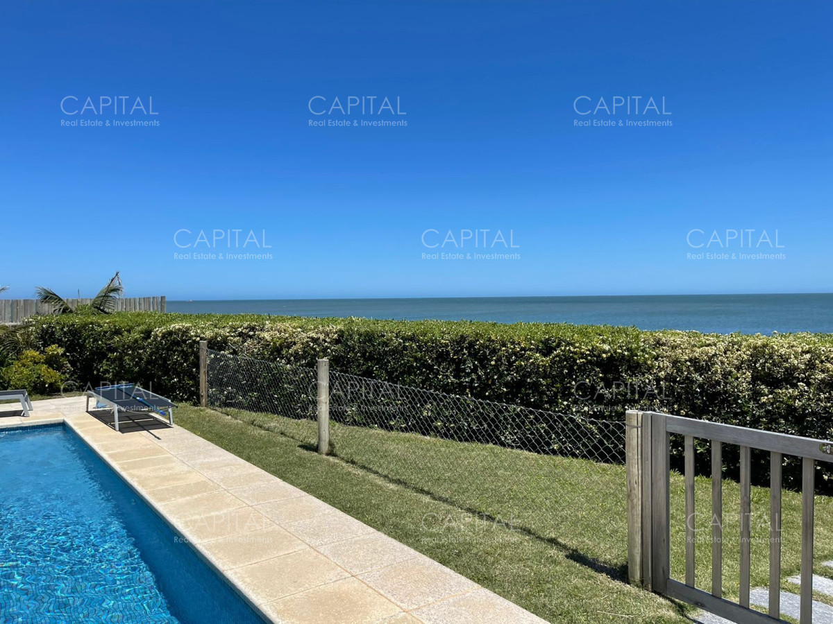 casa de cuatro dormitorios en frente al mar de punta del este - ccp31811c