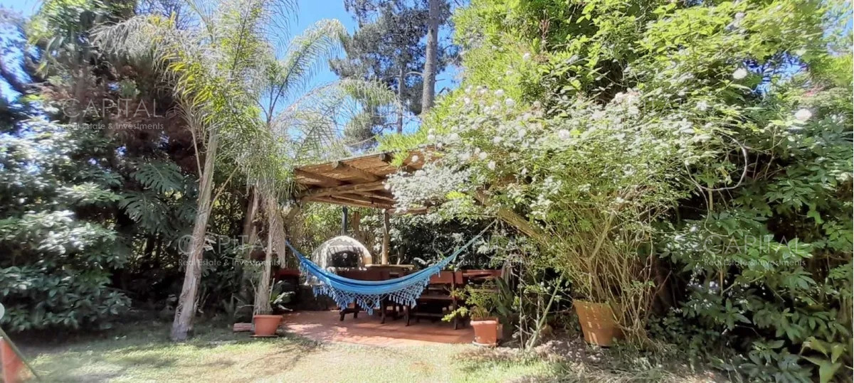 casa de tres dormitorios a dos cuadras de la playa en alquiler. - ccp33660c