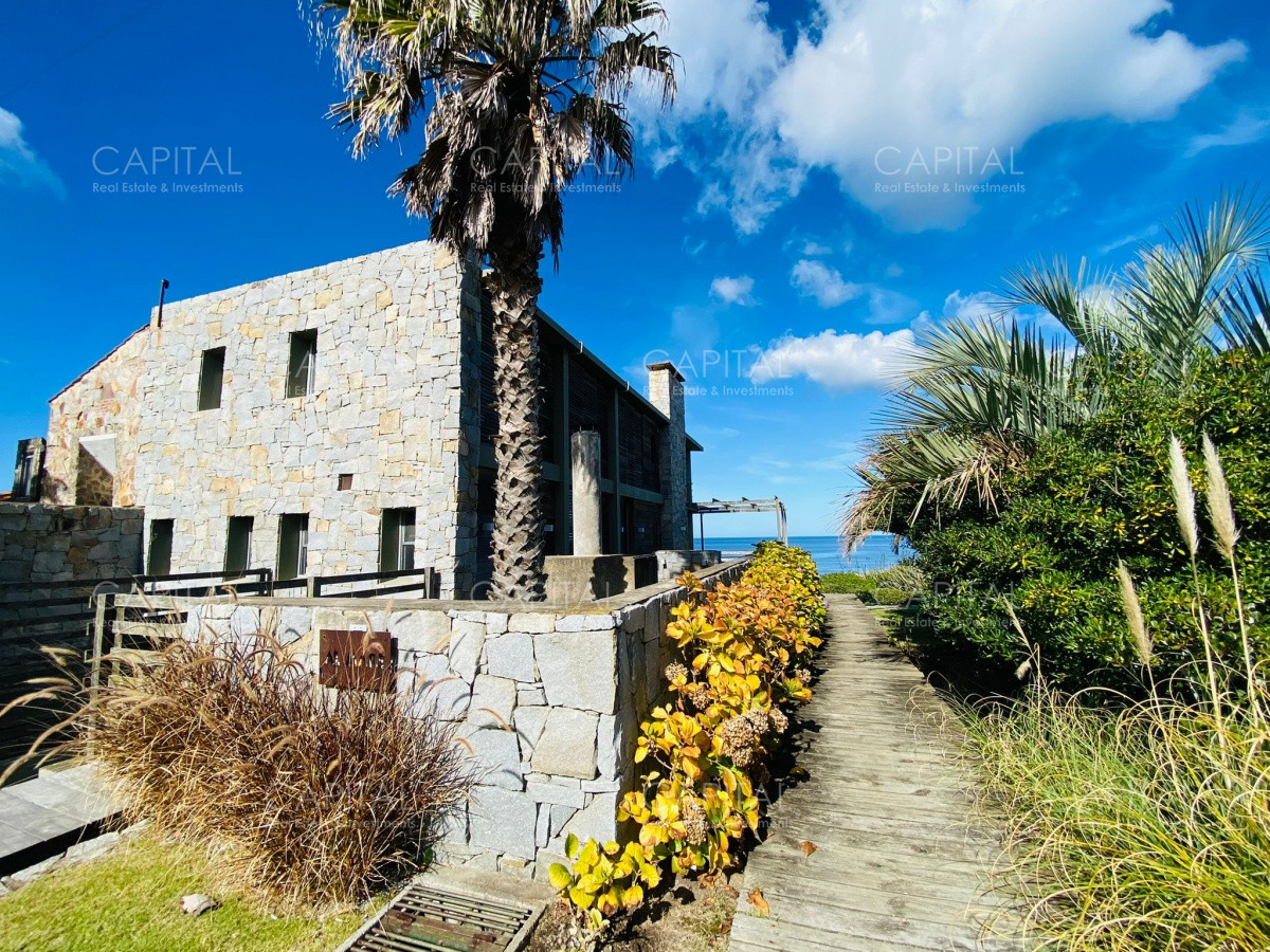 Espectacular Casa Frente al Mar en La Barra en Alquiler - CCP32762C