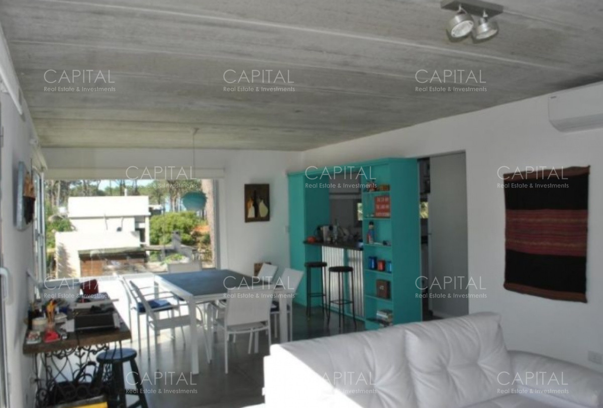 Casa ID.30088 - Muy buena casa en venta Construcción de muy buena calidad con pisos en porcelanato símil hormigón