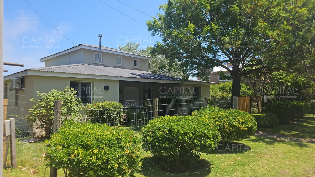 Casa ID.25481 - Casa tres dormitorios y servicio con jardín cercado, piscina climatizada en La Barra