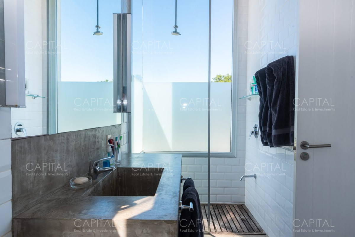 Casa ID.34500 - Casa en Venta De  Cuatro Dormitorios mas Dependencia en Jose Ignacio 