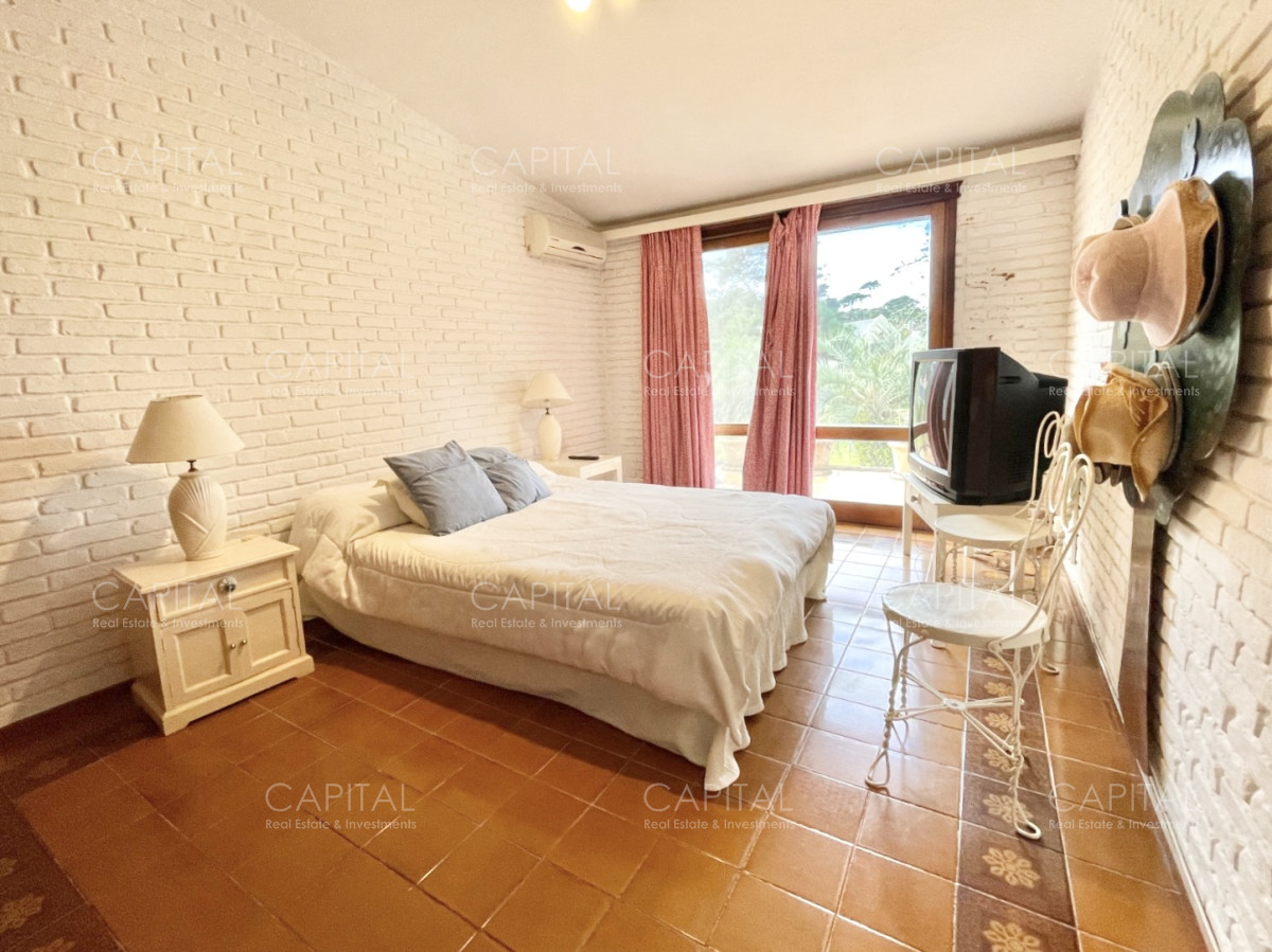 Casa ID.34608 - Casa en Venta de Cuatro Dormitorios , Zona Lugano, Punta del Este