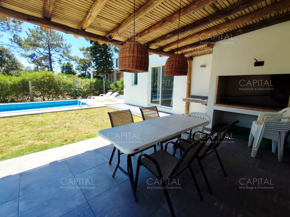 Casa ID.36509 - Casa en venta en La Barra con piscina y parrillero 