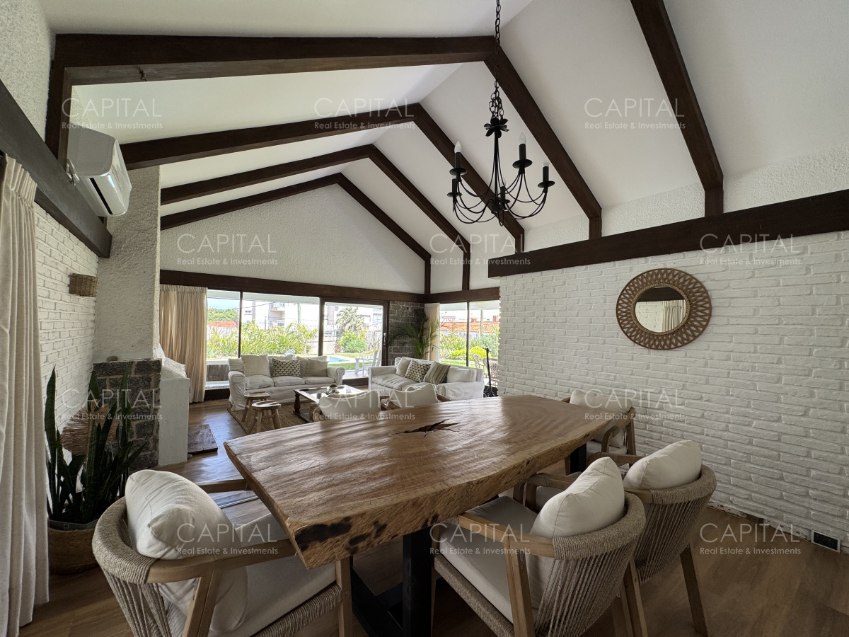 Casa de Cinco Dormitorios en Playa Mansa, photo 5